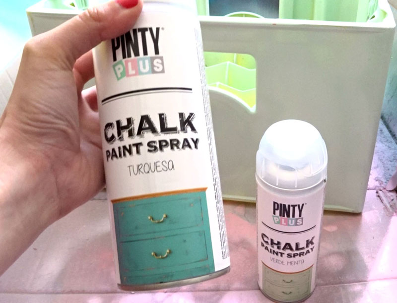 Materials to make a beer crate spray can organizer chalk spray paint