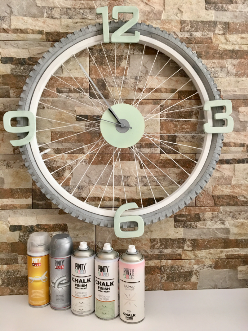 How to upcycle a bicycle wheel to make a wall clock with spray paint