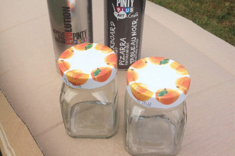 DIY gifts: decorate jars with spray paint